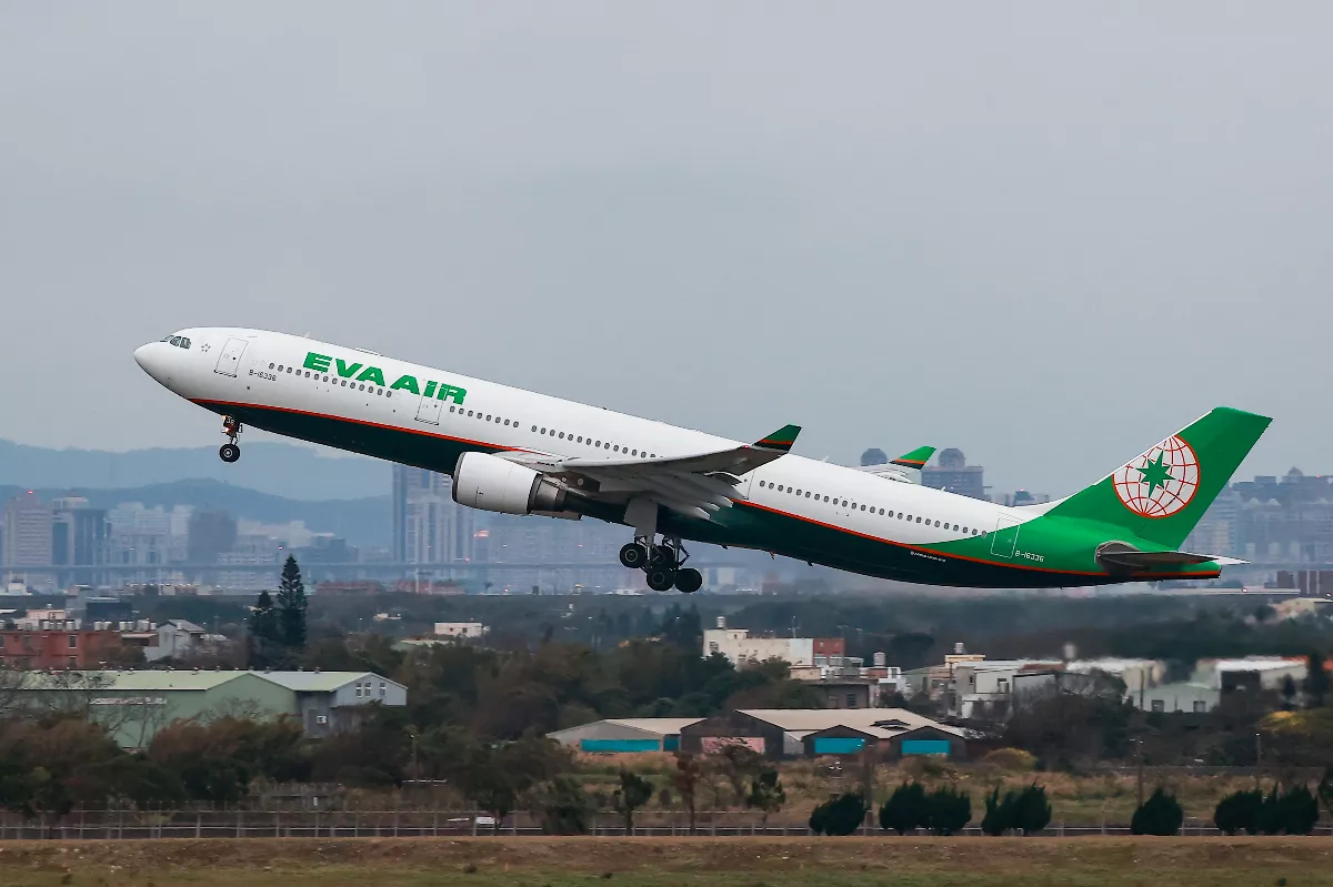 確保飛航安全 長榮3月起搭機禁用行動電源