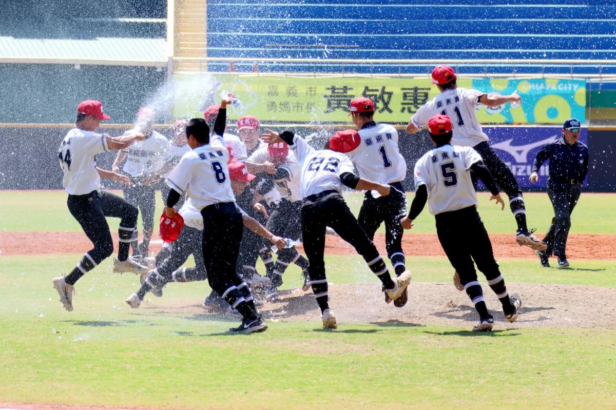 棒球／東體摘季平隊史 教練制霧眉帶給方品嚴好運