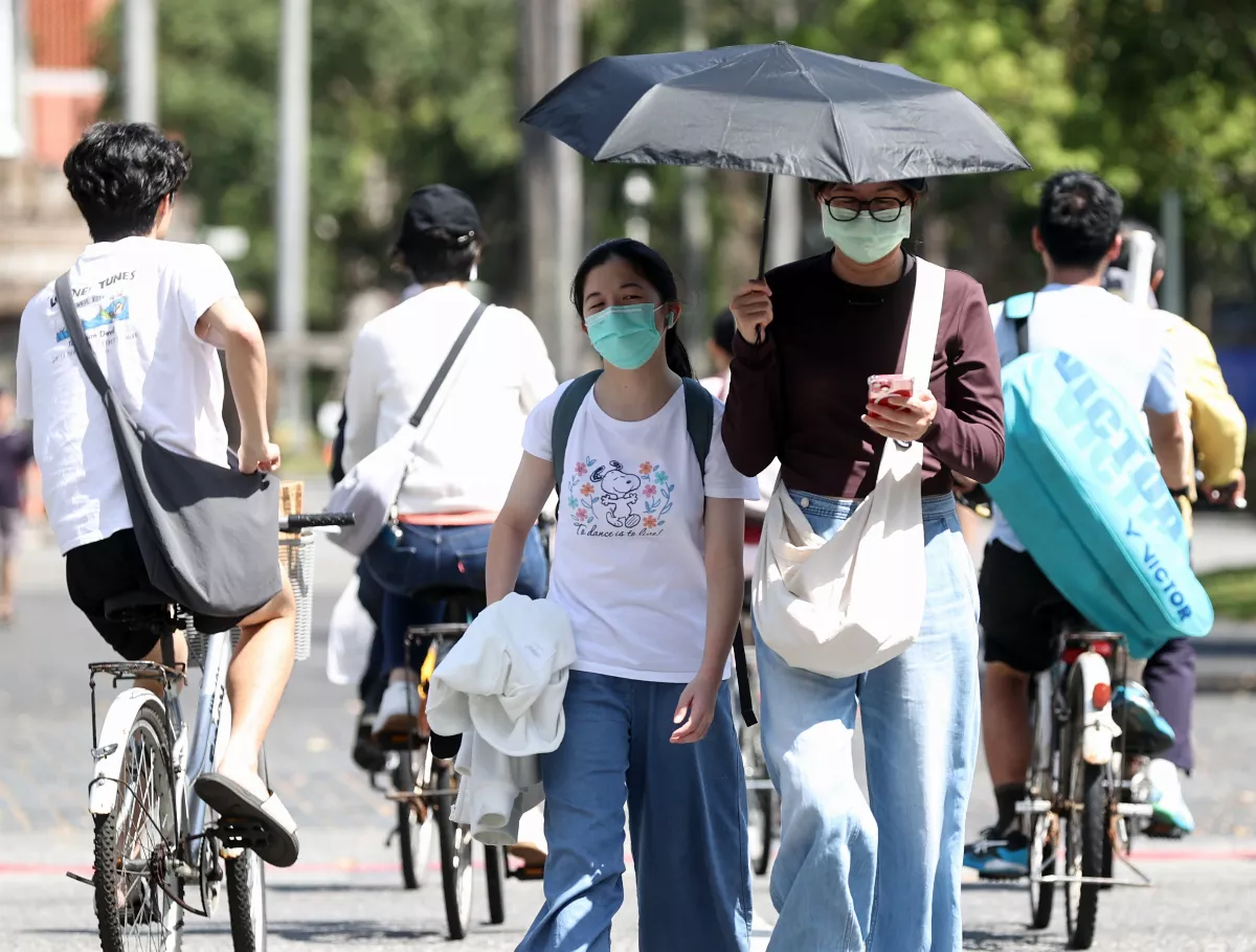 天氣穩定偏暖熱 北東白天高溫可達30度