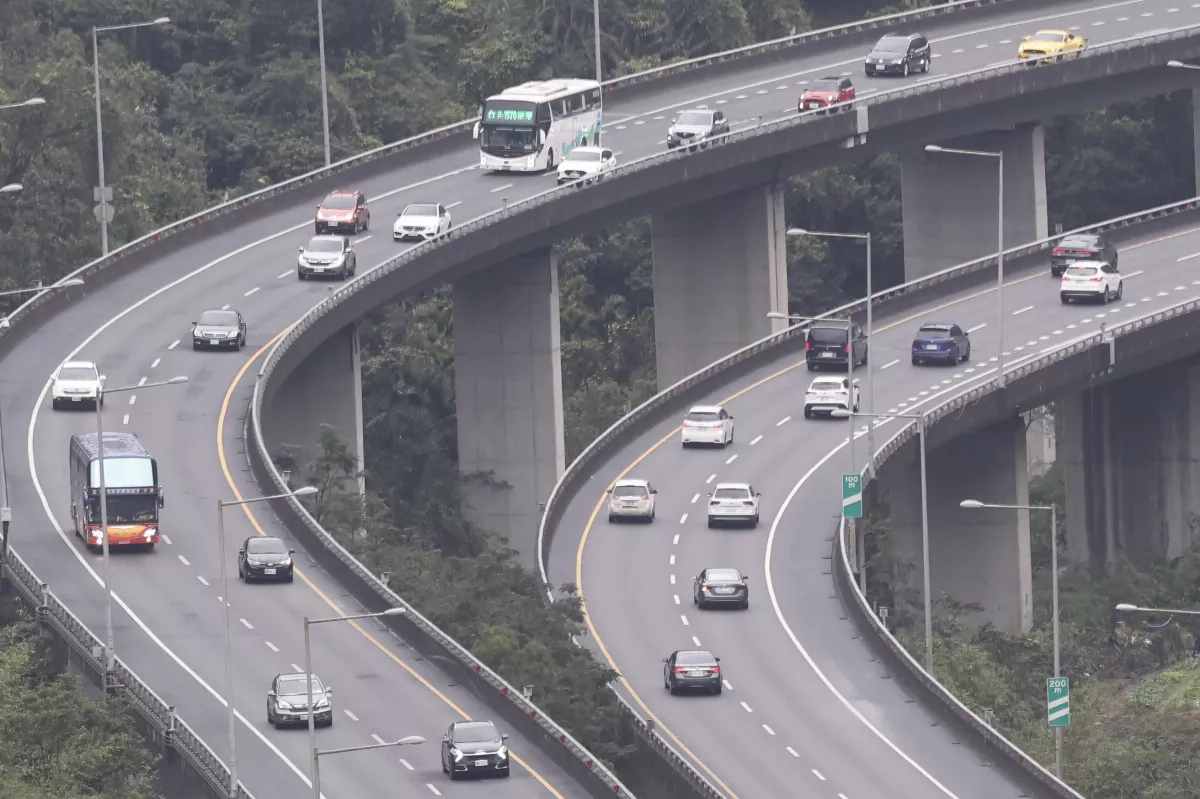 國5北向上午已塞車 午後高乘載管制