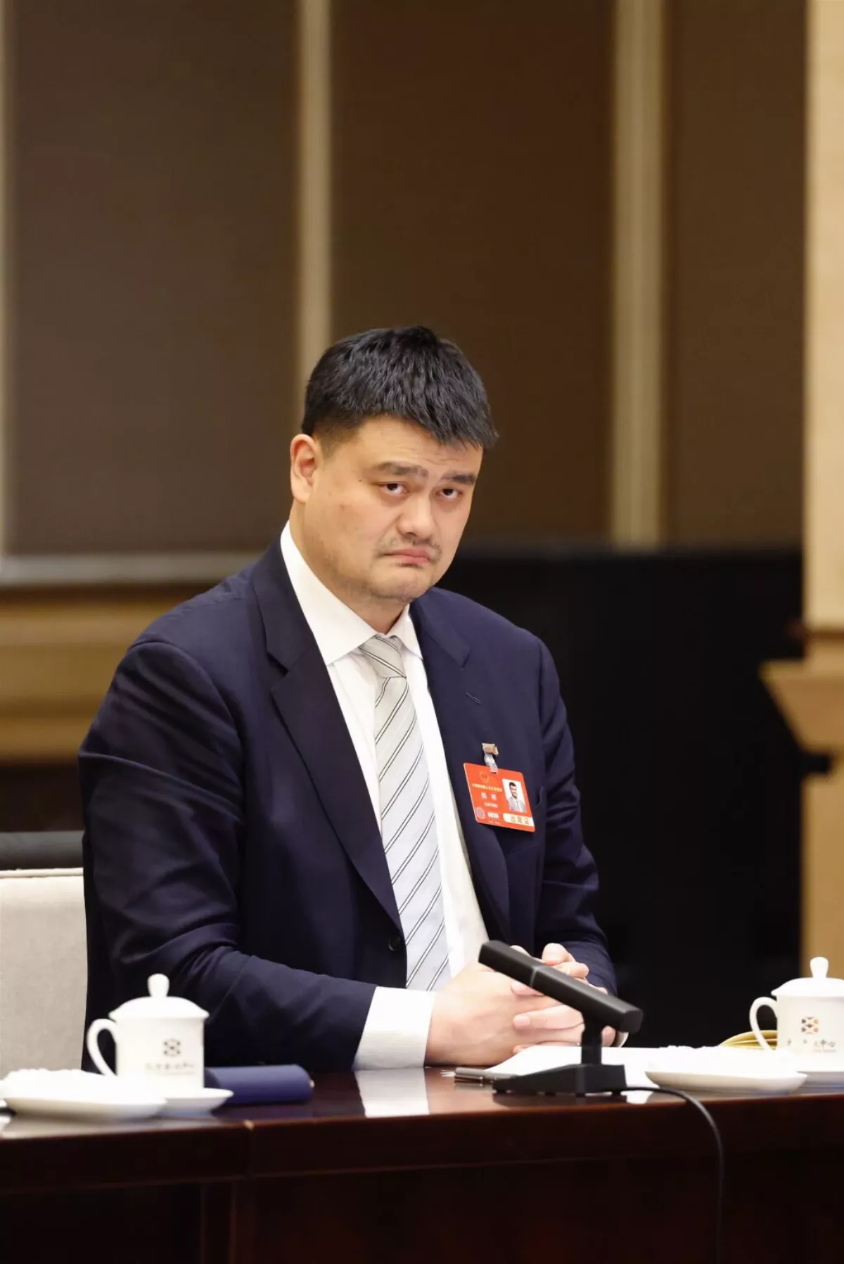 姚明提議未成年人每學期關螢幕24小時 走進運動場