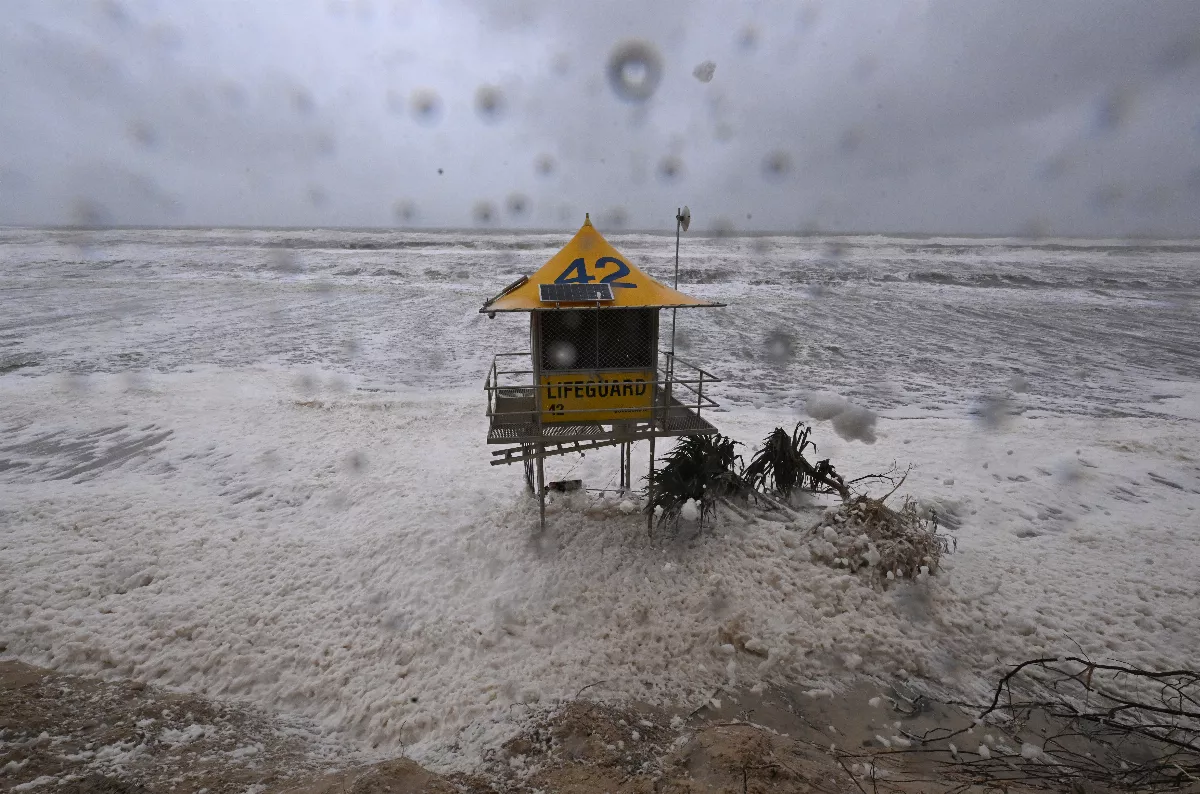 熱帶氣旋減弱仍帶來狂風暴雨 澳洲昆士蘭斷電影響數十萬人