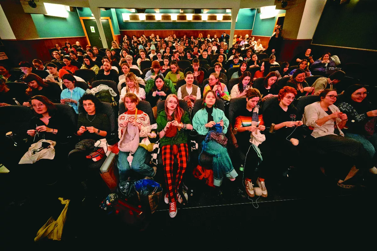 釋放你的阿嬤魂 打毛線看老片好療癒