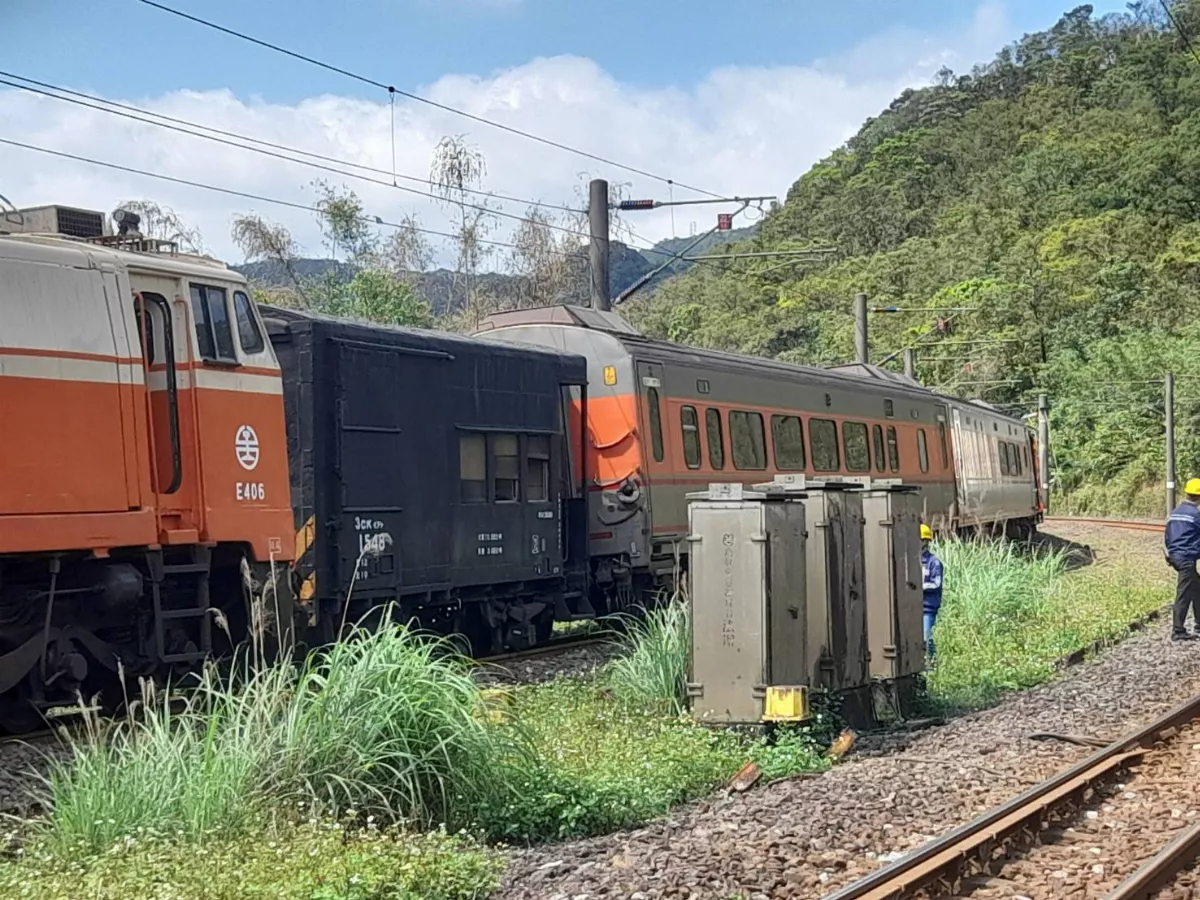 台鐵貨物列車出軌 雙溪、三貂嶺間列車延誤