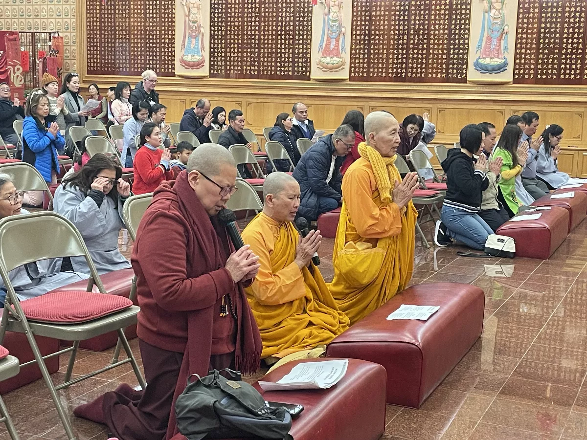 Venerable Bilian from Jade Peace Temple Led Devotees on a Visit to Xiang Yun Temple, Fulfilling New Year Celebration