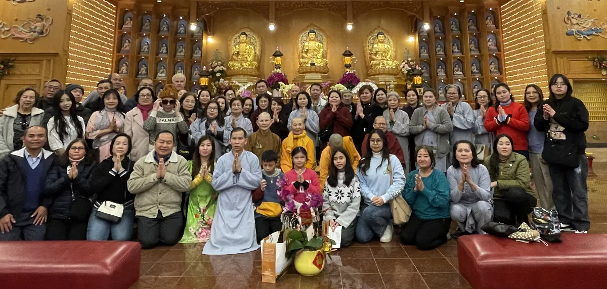Venerable Bilian from Jade Peace Temple Led Devotees on a Visit to Xiang Yun Temple, Fulfilling New Year Celebration