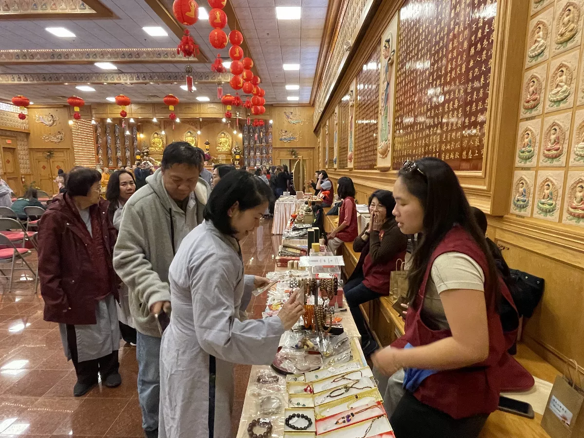 Venerable Bilian from Jade Peace Temple Led Devotees on a Visit to Xiang Yun Temple, Fulfilling New Year Celebration