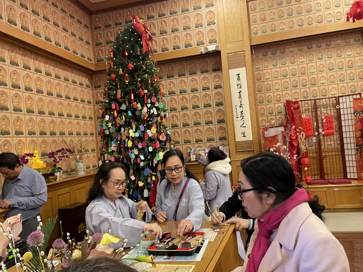 Venerable Bilian from Jade Peace Temple Led Devotees on a Visit to Xiang Yun Temple, Fulfilling New Year Celebration