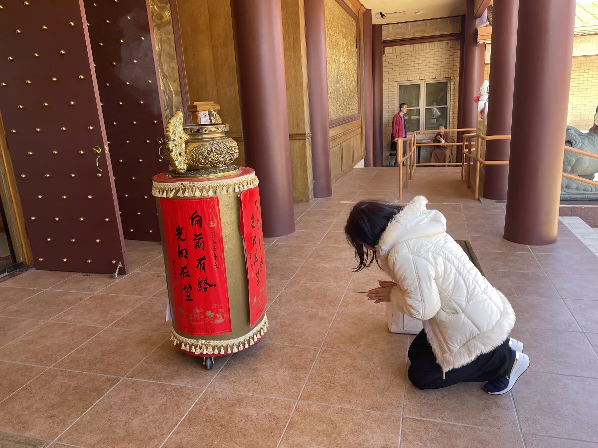 Venerable Bilian from Jade Peace Temple Led Devotees on a Visit to Xiang Yun Temple, Fulfilling New Year Celebration