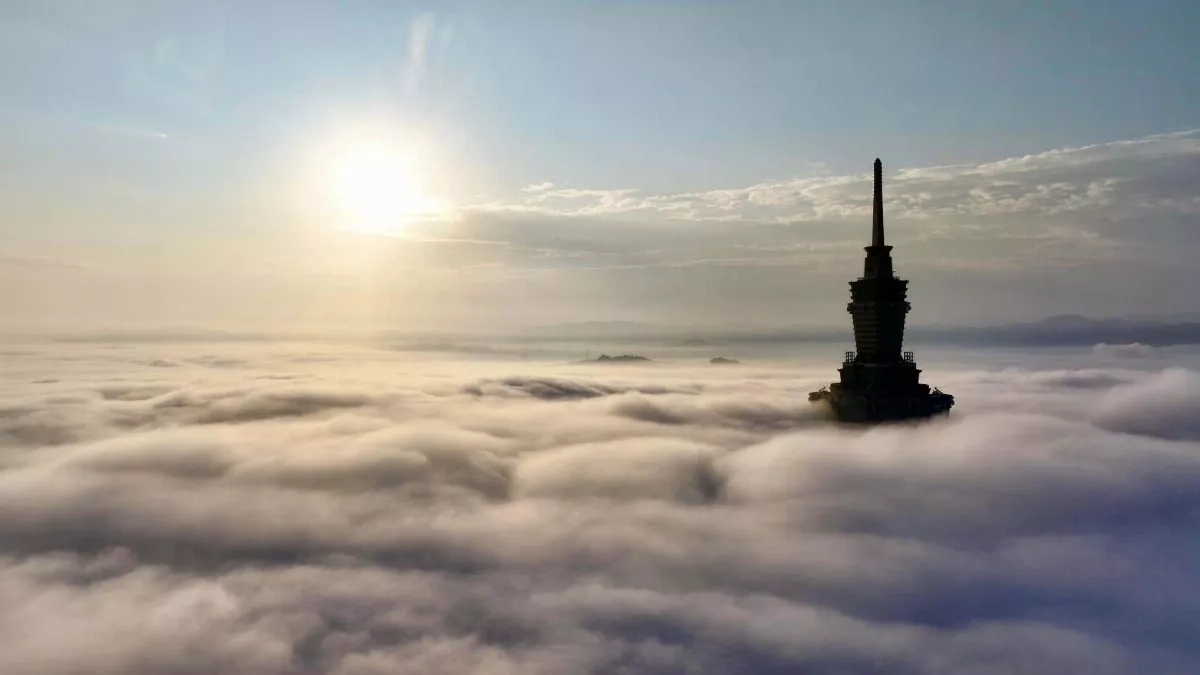 101頂端穿破雲海 空拍師神的視角曝光