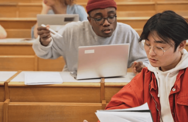 美國哈佛大學宣布   家庭年收入低於20萬美元可免學費