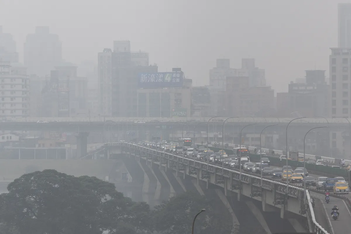 北市空品恐亮紅燈 環保局：外出戴口罩