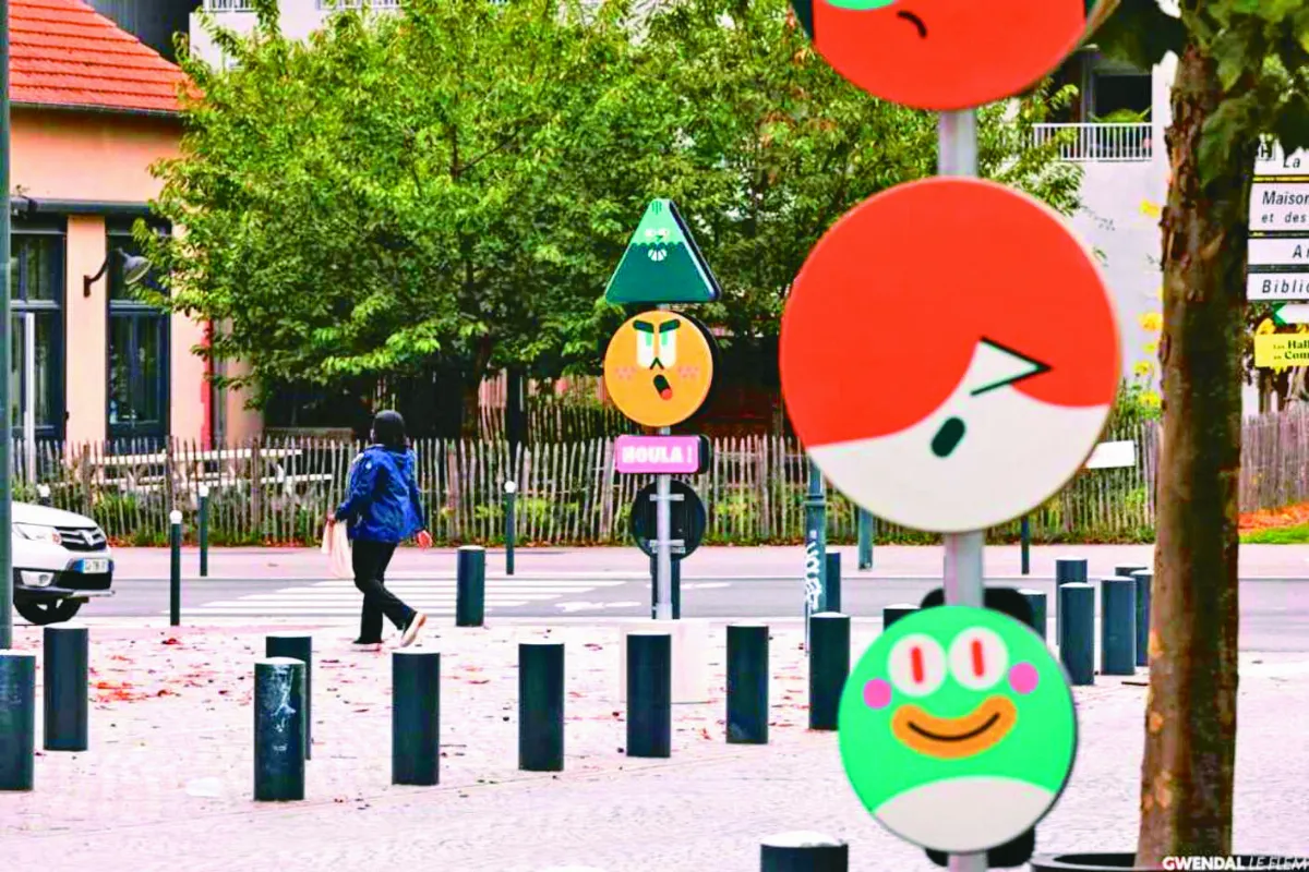 交通小丑 幽默化解行人地獄