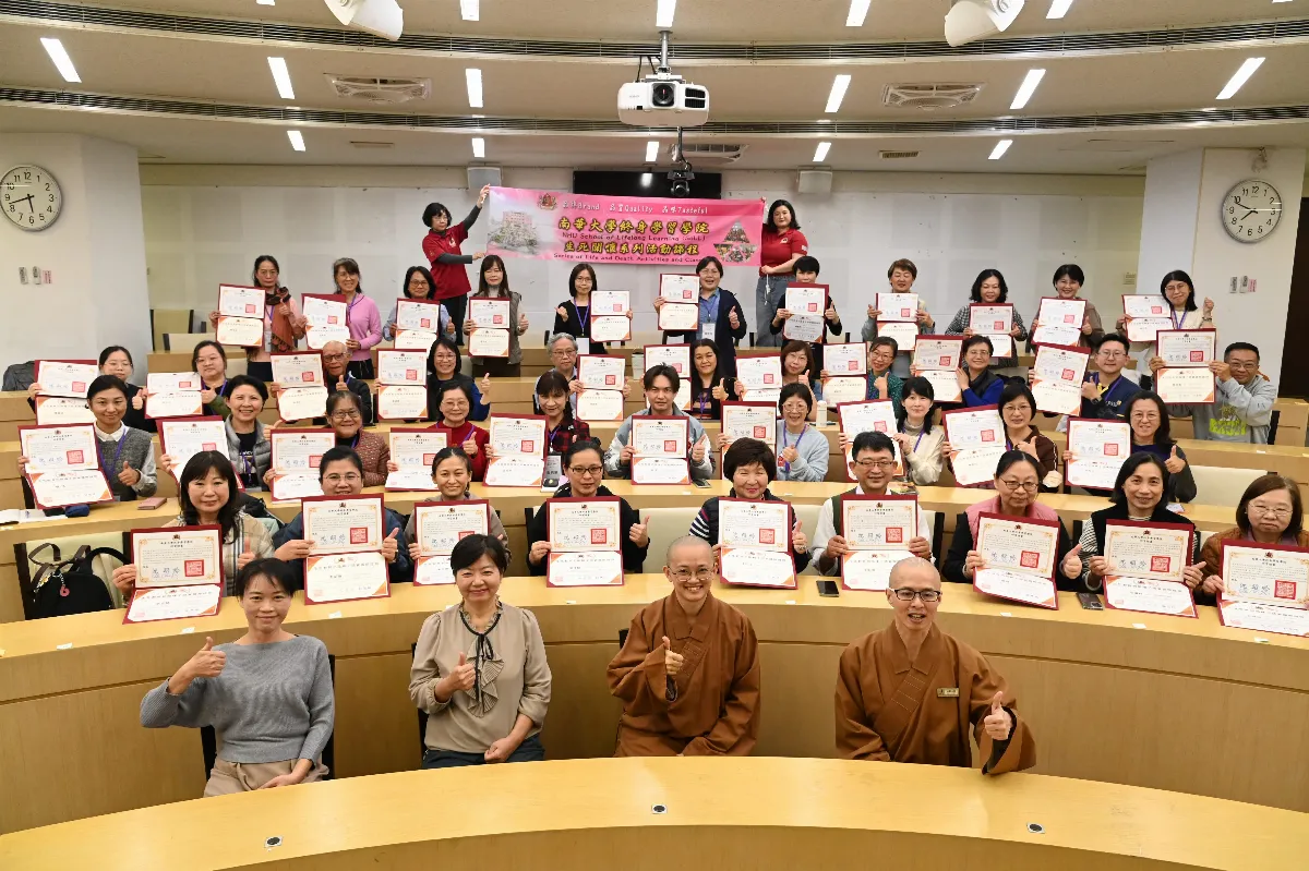 女法醫一家四口 考取生死教育師資證照