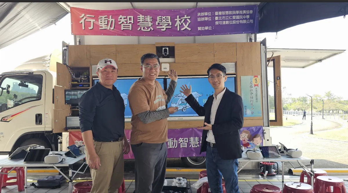 讓城鄉數位學習零距離 楊昌珣VR野戰車成熱點