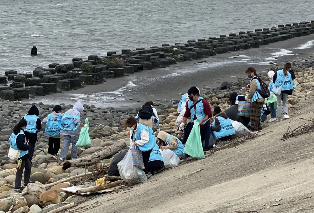 呼籲民眾食當季  弘大學生淨灘食農愛地球
