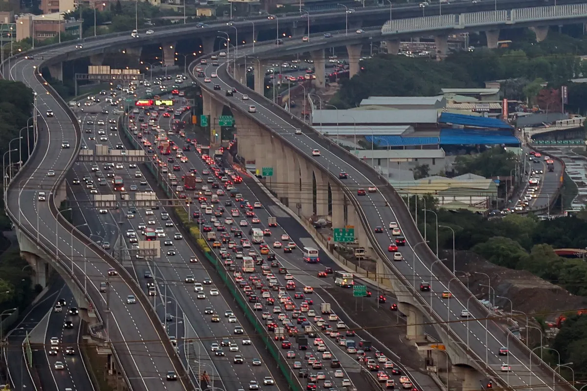 國道今傍晚多處壅塞 部分路段車速不到20公里
