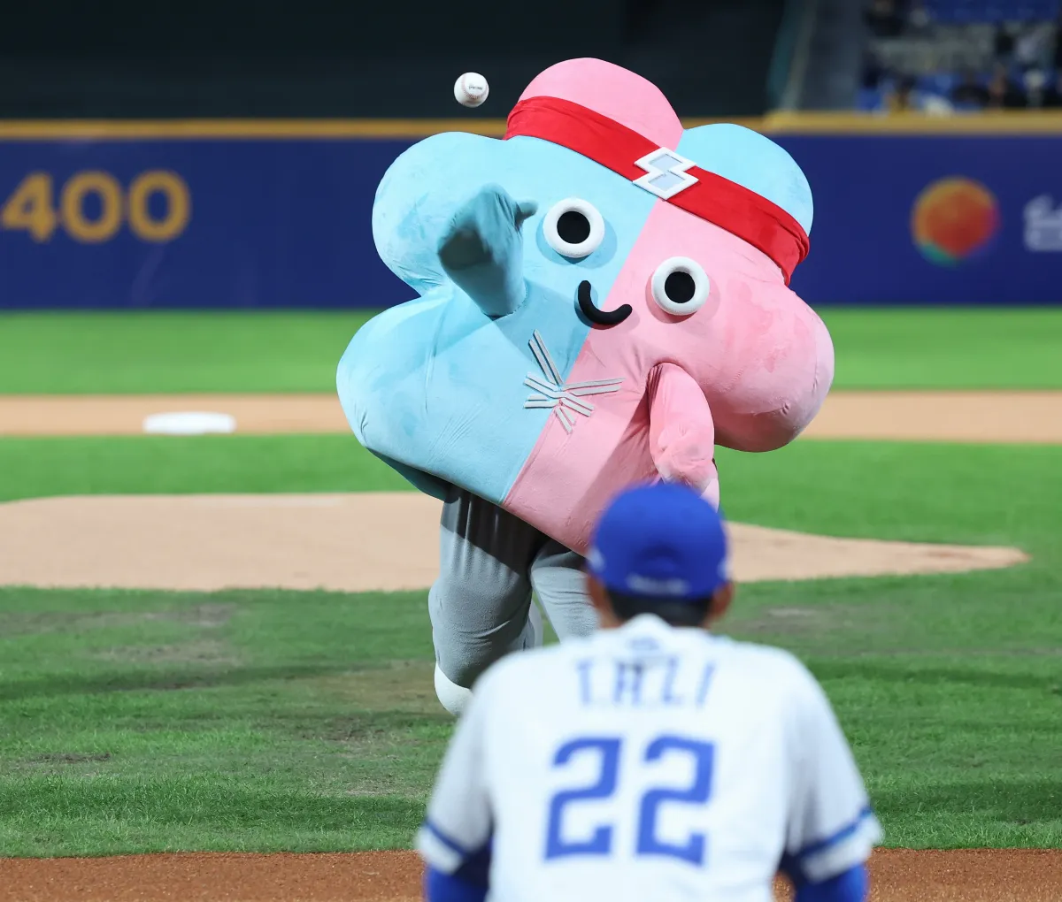 富邦悍將主場開幕戰1萬819人進場 寫新莊平日開幕新高