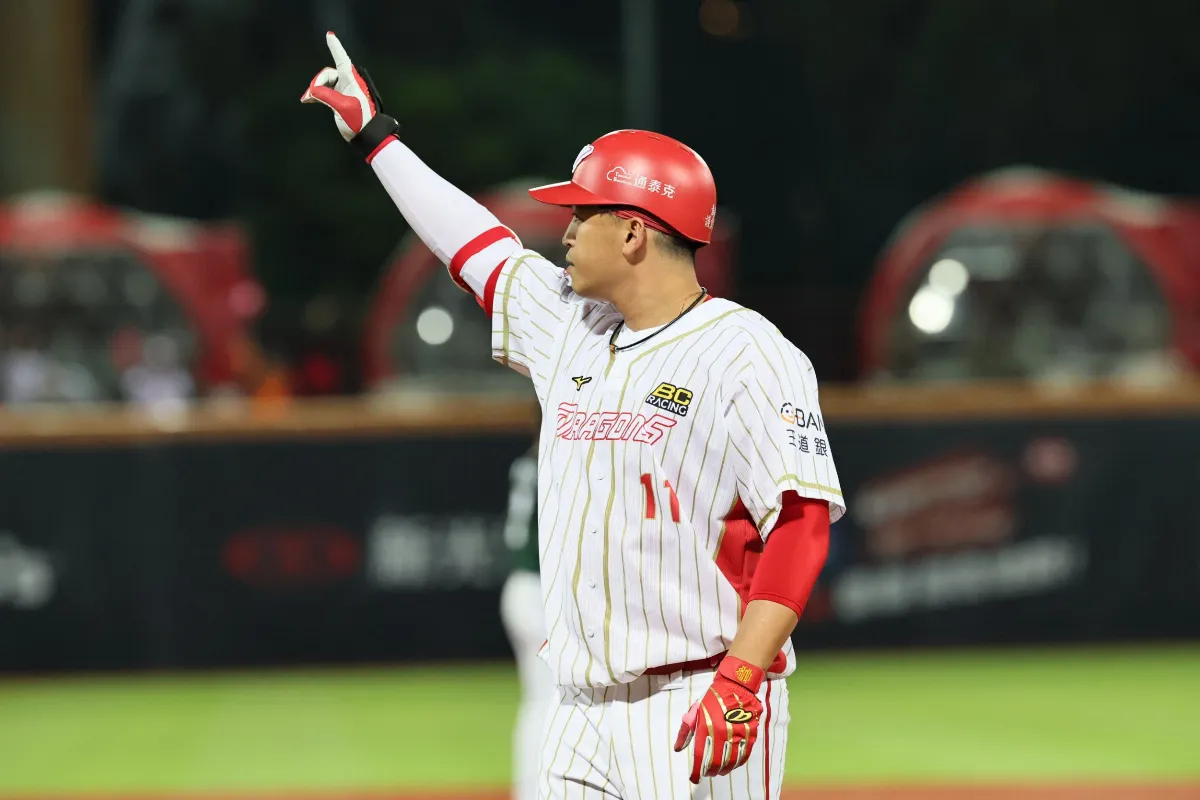 中職／披龍袍首戰 朱育賢貢獻勝利打點