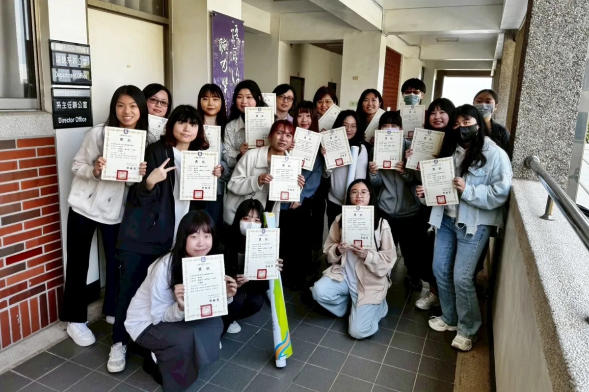 大學生設計懷舊教材提升長者表達   奪全國實務競賽金牌