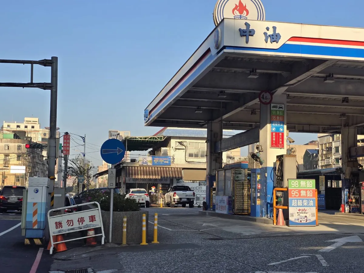 加油先等等 下周汽油降0.9元 柴油降1.4元