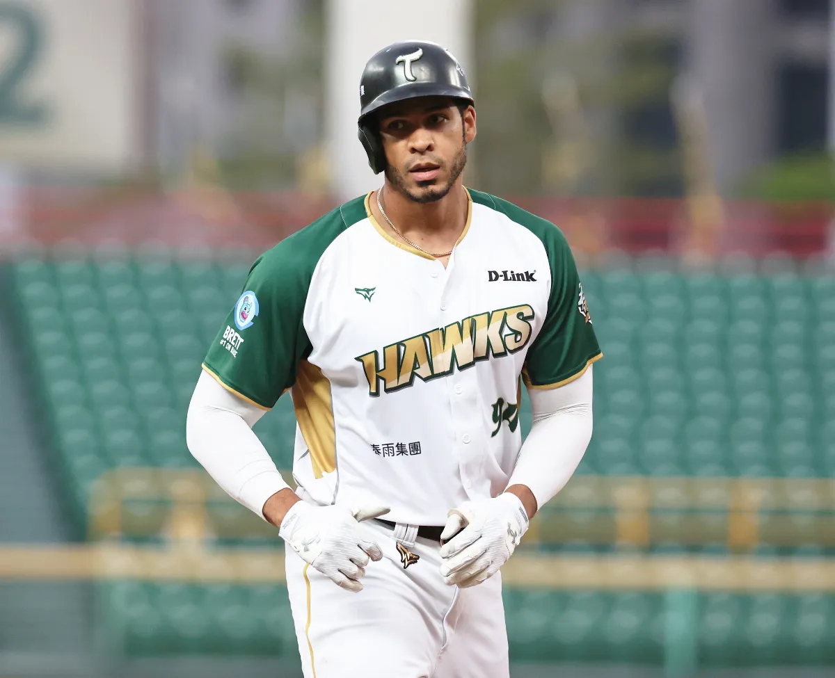 中職／魔鷹左大腿拉傷須休兩三周 洪總：有人補早就換了