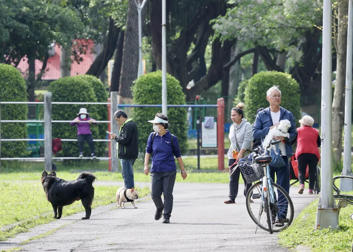 晴熱如夏到周四 周末鋒面通過再轉雨