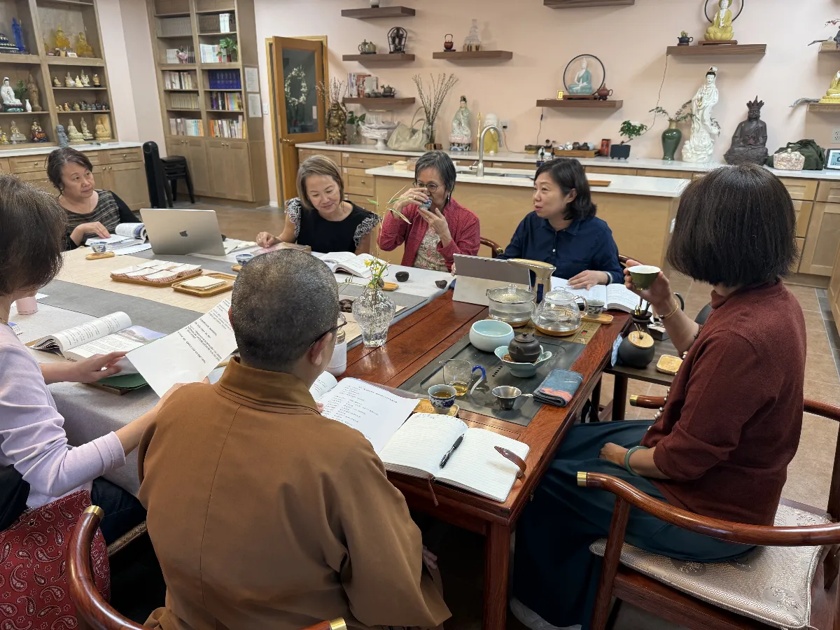 Xiang Yun Temple “One Book a Month” Study Group — Starlight Clouds and Water: Seventy Years of Serving the Master