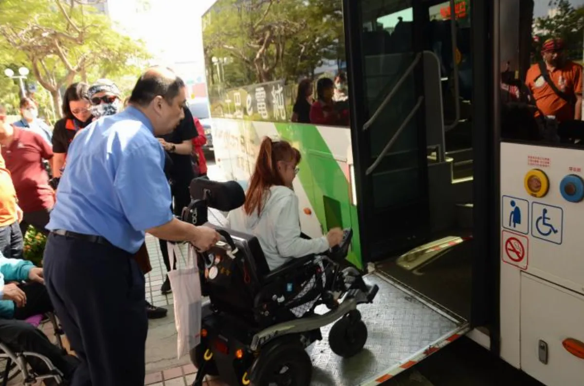 一鍵點選無障礙   首創「智慧等車」避免過站不停