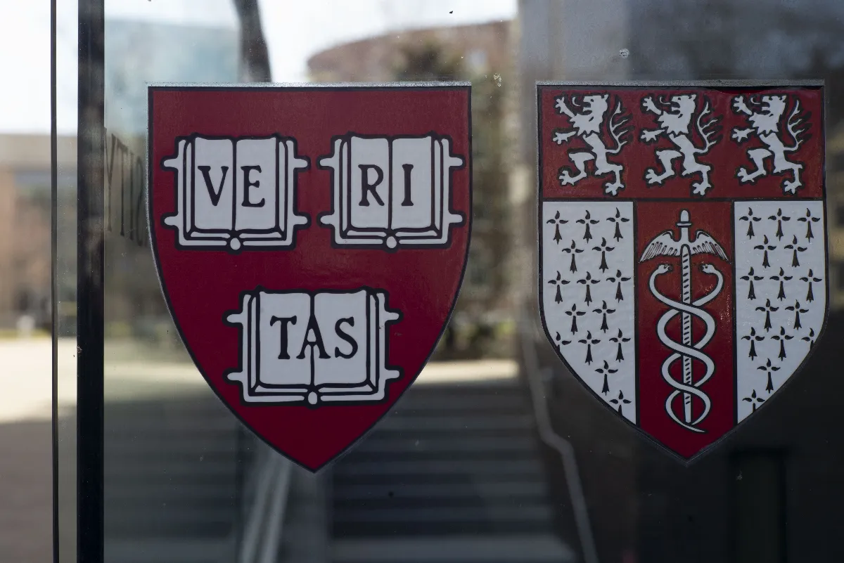 社論--大學校園不容政治髒手