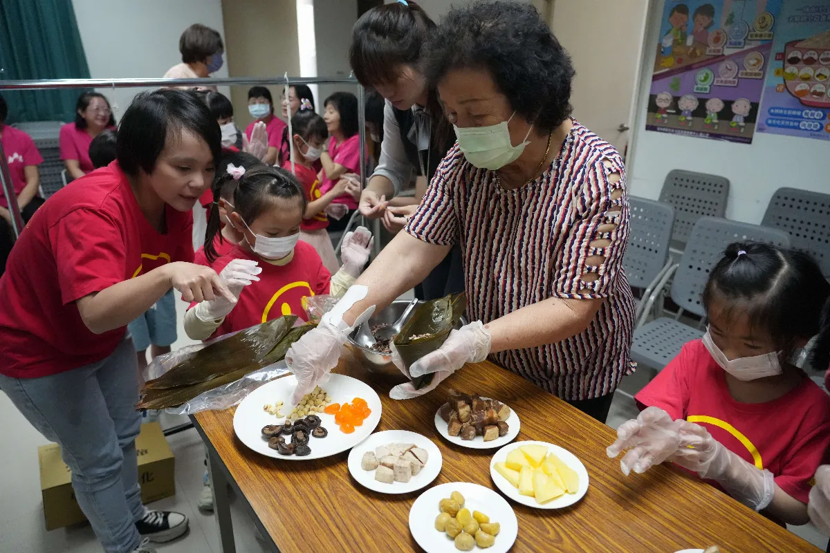 鳳梨入粽 鄉農會研發金旺來五穀包粽