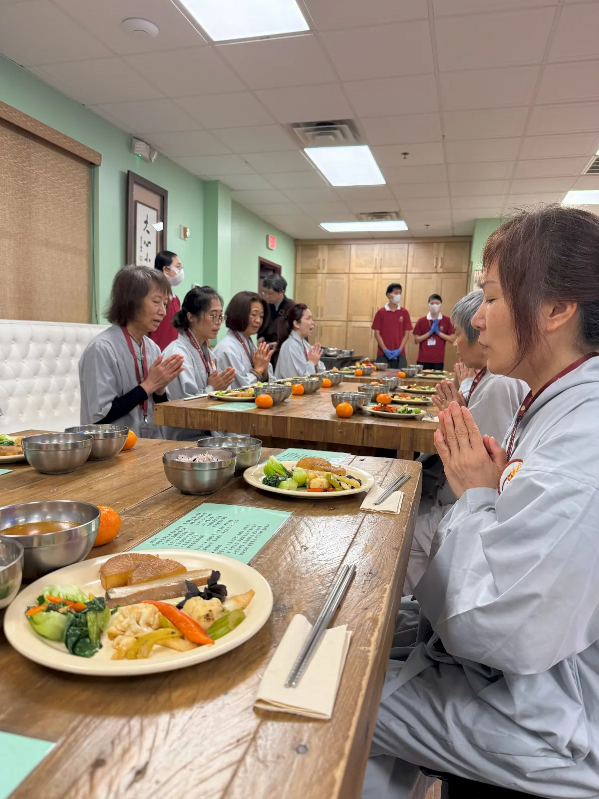 Eight Precepts Retreat at Xiang Yun Temple: BLIA Youth Support the Event