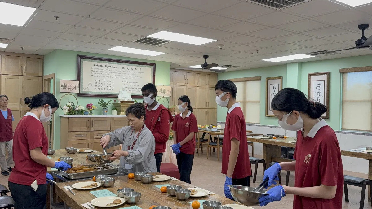 Eight Precepts Retreat at Xiang Yun Temple: BLIA Youth Support the Event