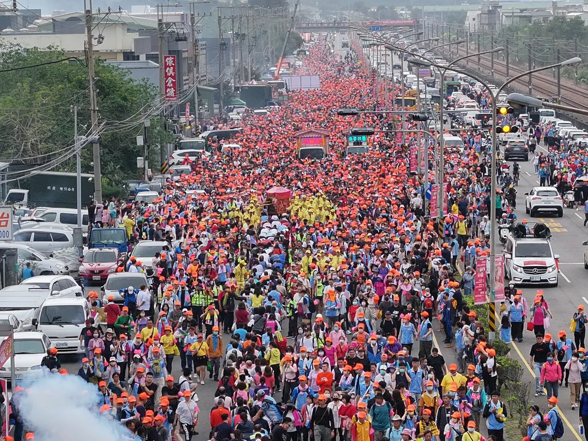 白沙屯媽祖香燈腳報名逾30萬人 醫：防推擠、中暑