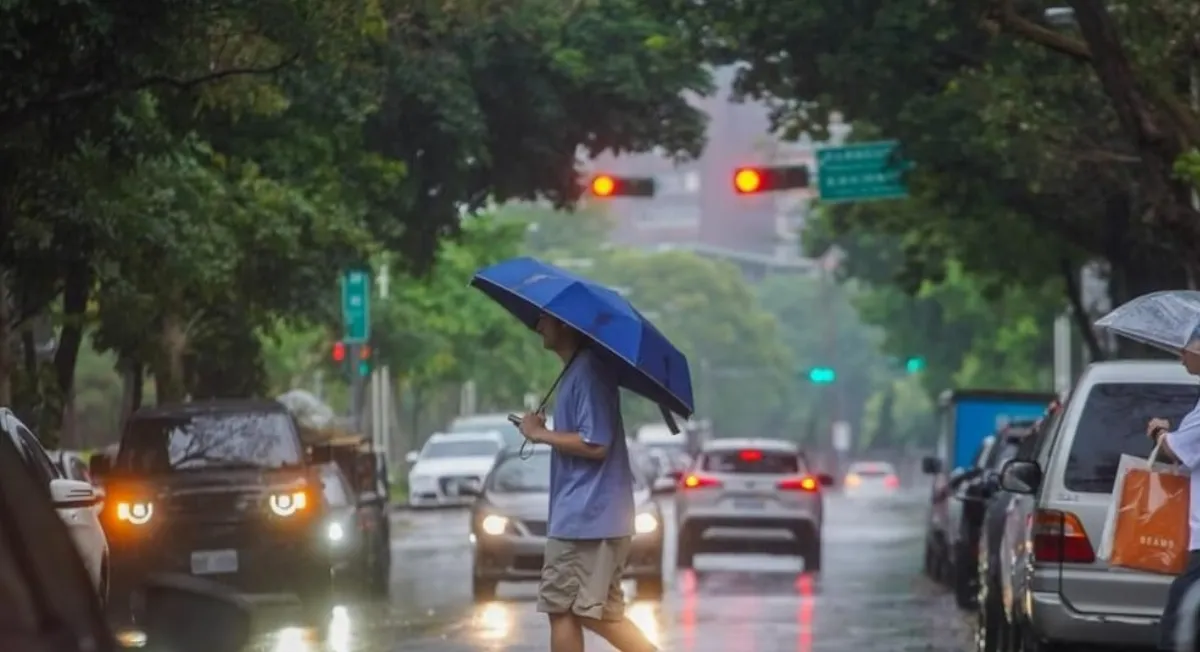 鋒面通過中部以北有雨 周末高溫降到2字頭