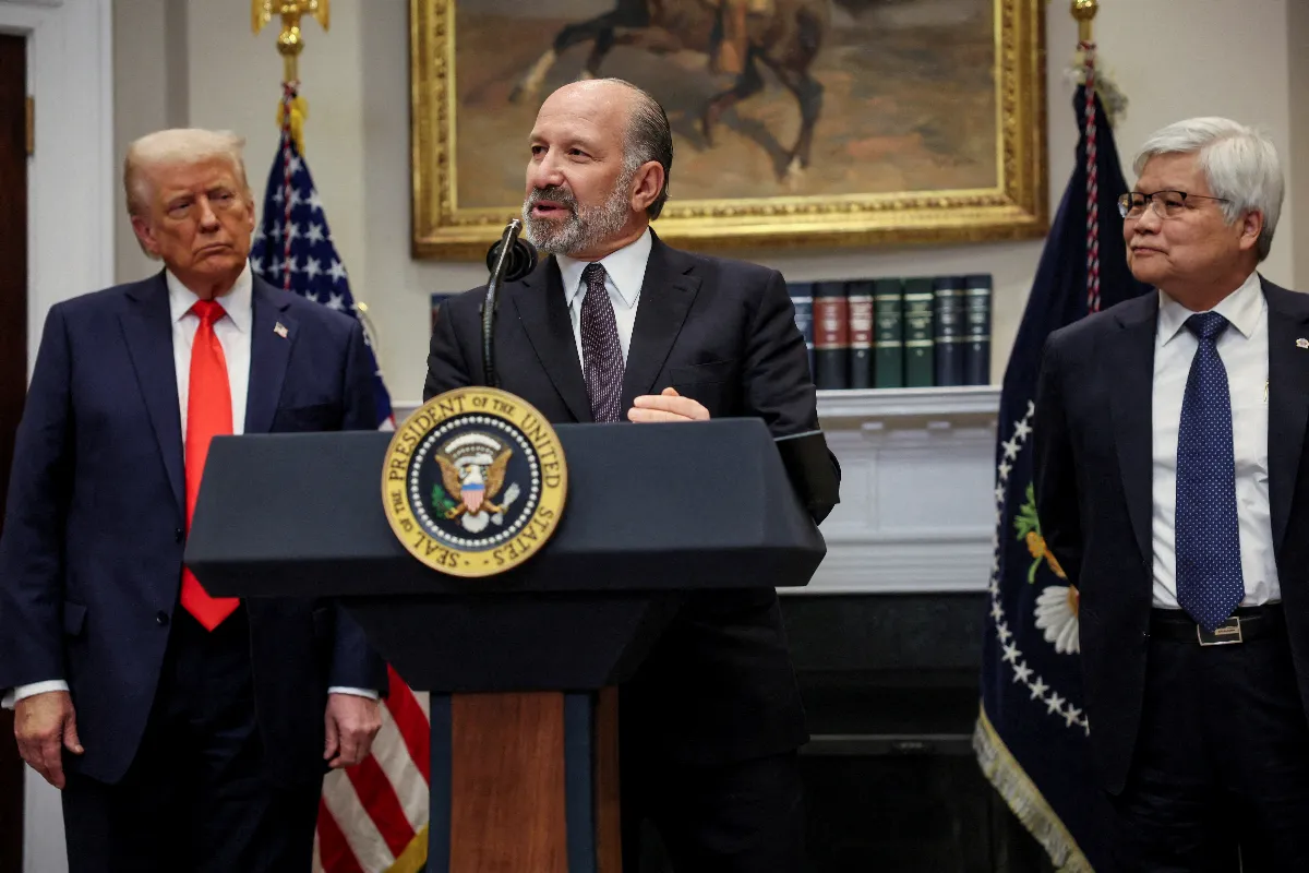 川普上任百日商務部長訪台積電美國廠 慶祝美國製造業回歸