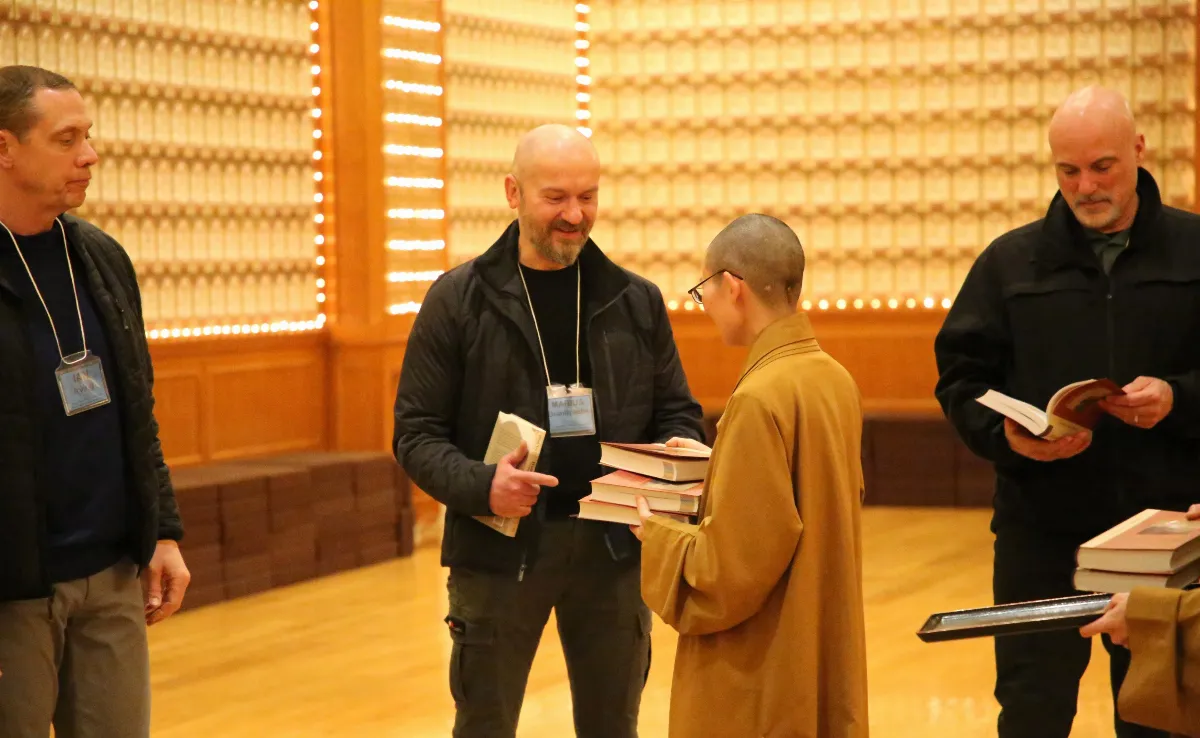 Ontario Police Officers Visit Fo Guang Shan Temple of Toronto to Explore Humanistic Buddhism and Promote Interfaith Understanding
