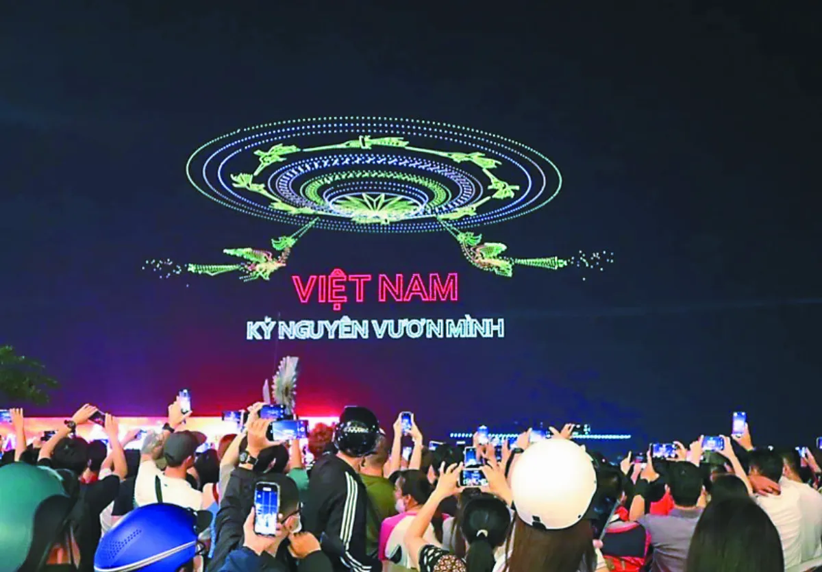 萬架無人機點亮胡志明夜空 創紀錄