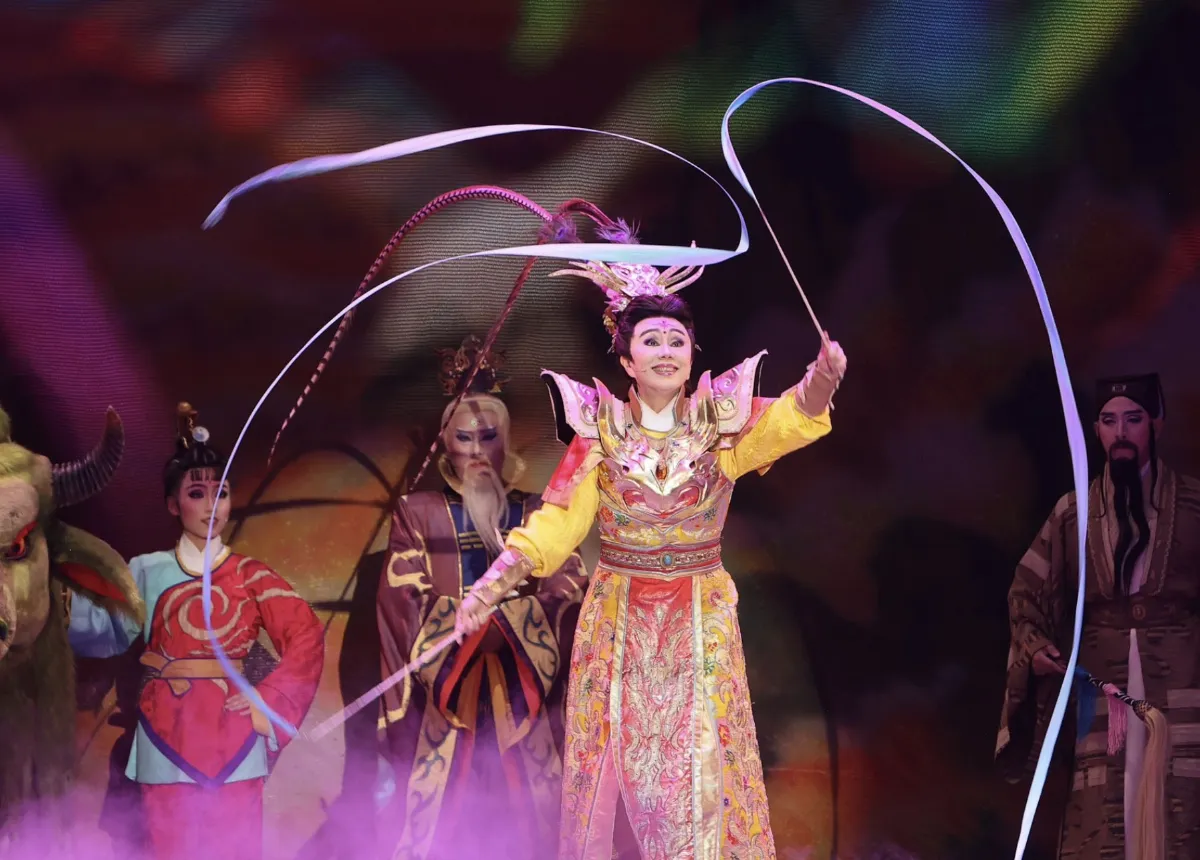 揪媽媽看戲 明華園《四兩皇后》看君王的浪漫情事
