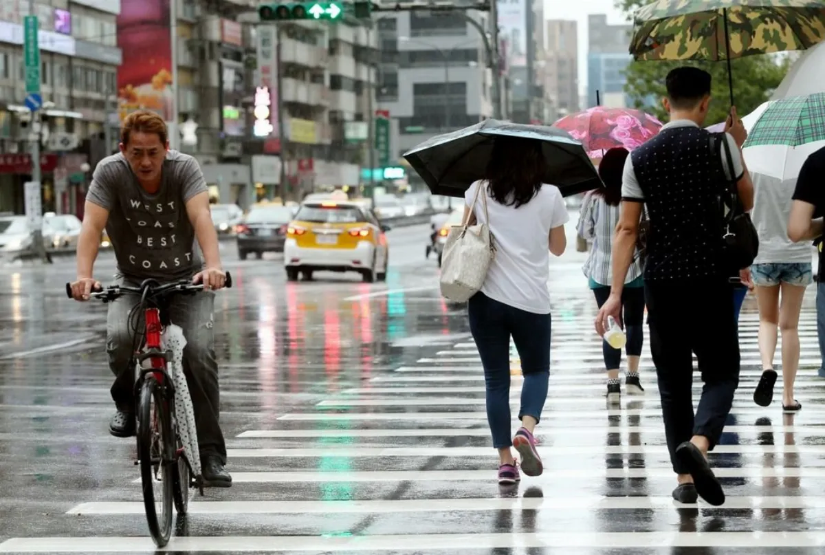 周日起3波鋒面接力報到 與典型梅雨有差距