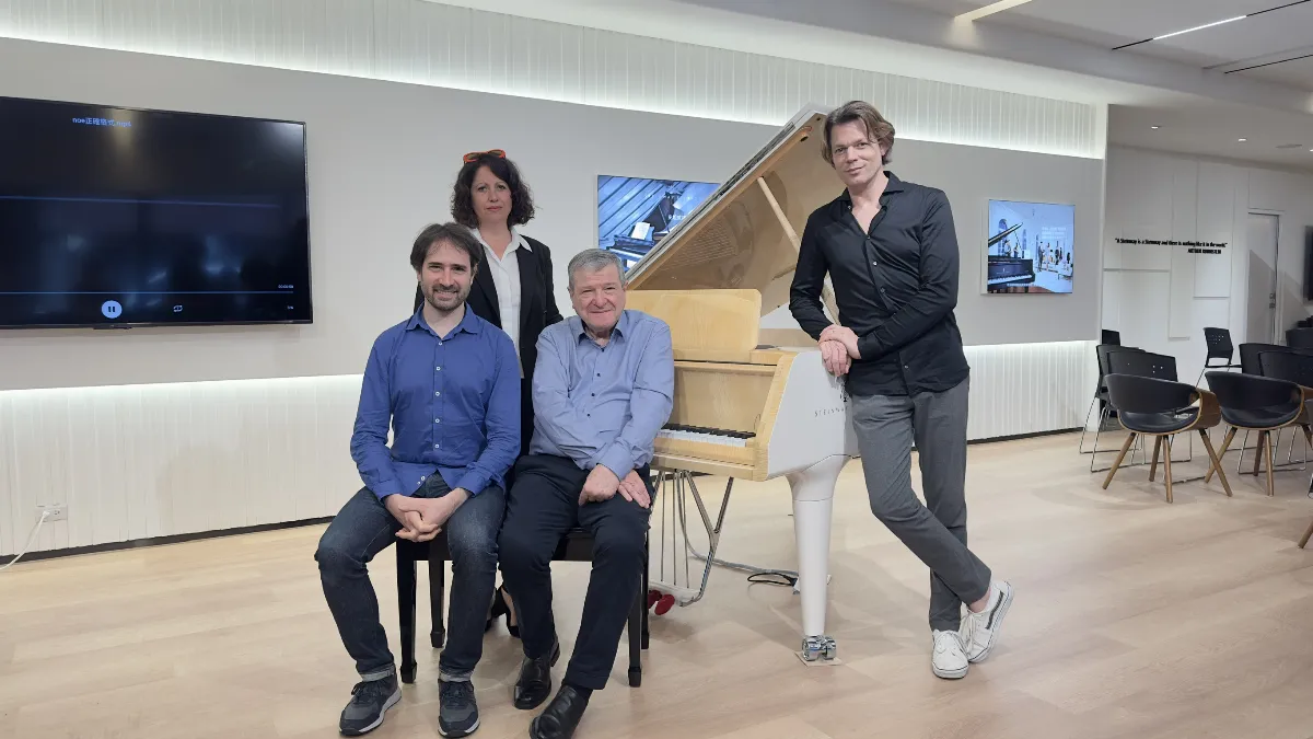 大衛．弗萊四鋼琴師徒同台 挑戰巴赫鍵盤協奏曲