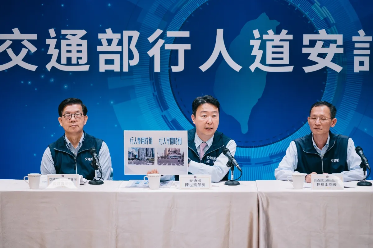 近9成民調支持行人早開綠燈 交部推競賽制、績效列入明年道安考評