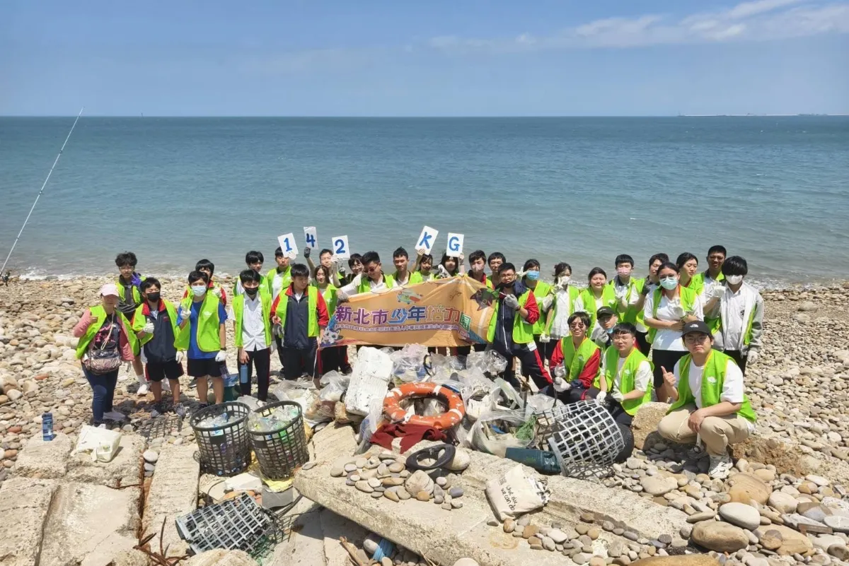 培力少年挑戰林口海灘 淨出142公斤垃圾