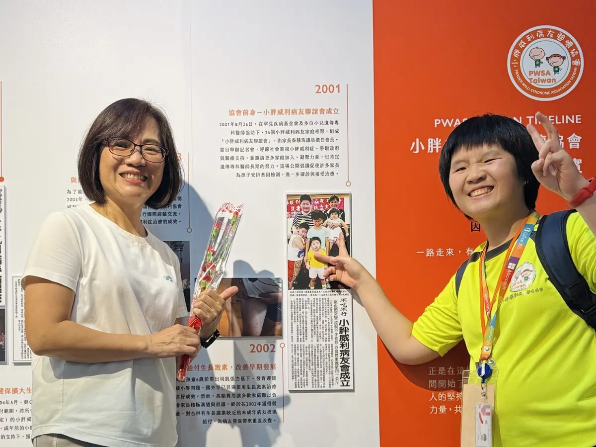 小女孩長大了 母女攜手走進小胖威利20周年畫展
