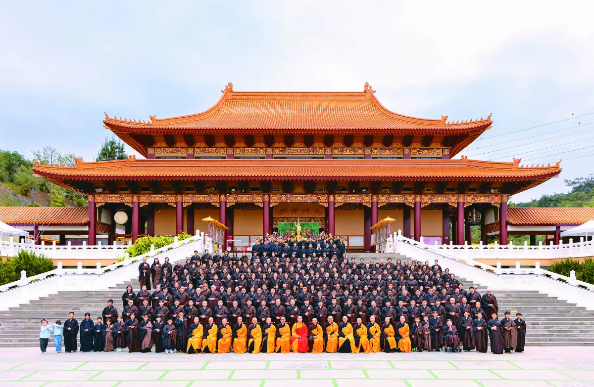 西來寺三皈五戒  青年立志弘揚佛法