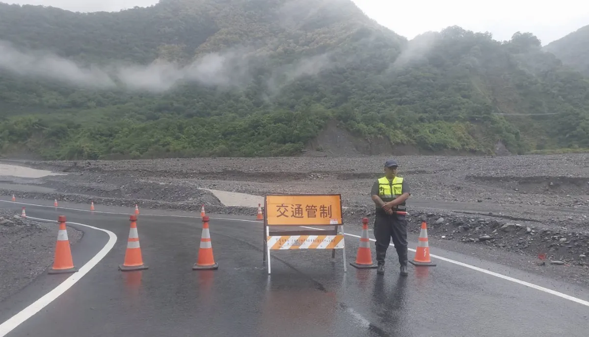 防荖濃溪暴漲 台20勤和至復興段預警性封閉