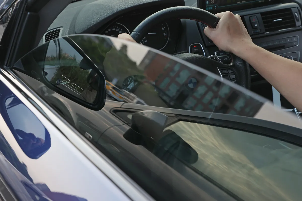車窗隔熱紙明年起納入檢驗 不符透光率標準將罰