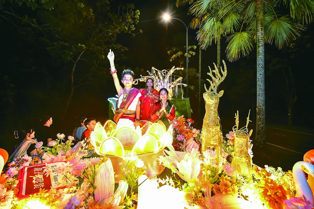 新馬寺佛祖花車巡境  傳遞佛教光明祥和