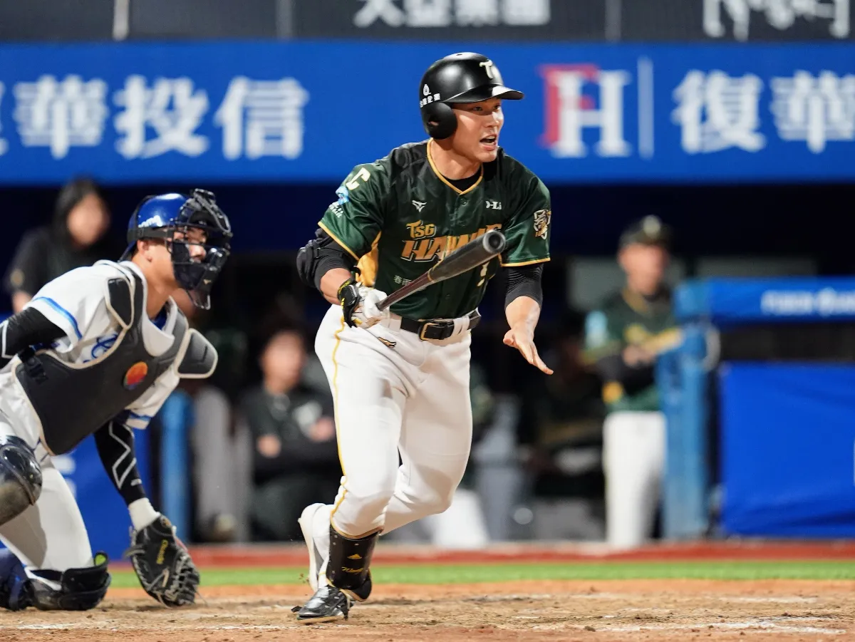 中職／王柏融棒打曾峻岳送禮 洪總妙回：生日贏球才會快樂