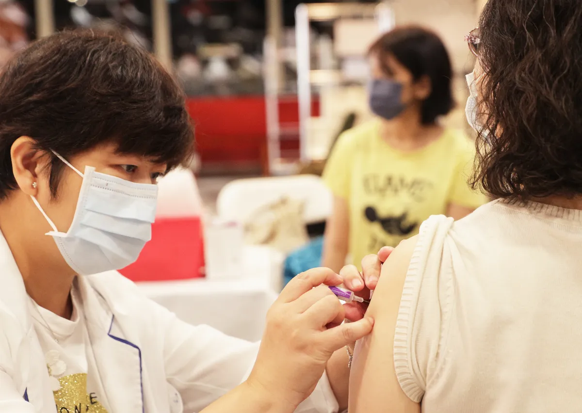 新冠疫情連5周上升 疫苗施打率低 這2族群要注意